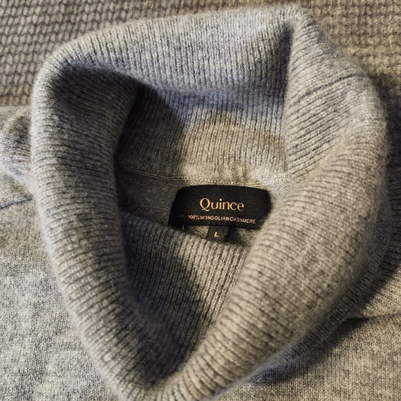 Quince Mongolian cashmere Turtleneck sweater Heather Gray Sz L Quiet Luxury, - Picture 2 of 9
